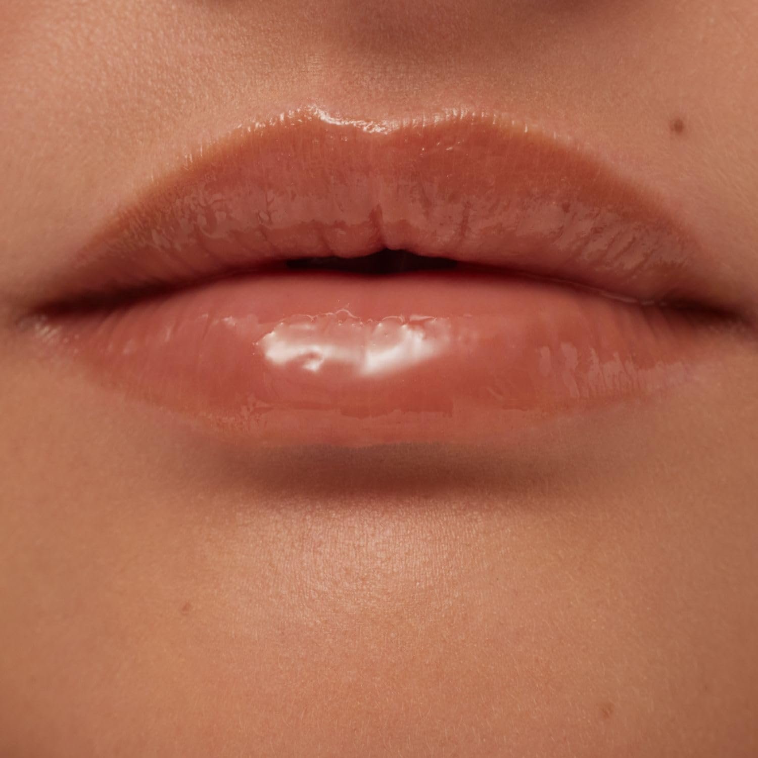 Summer Fridays Tinted Lip Butter Balm - Conditioning Vegan Lip Balm for Instant Moisture, Shine & Hydration - Sheer-Tinted, Soothing Skincare - Hot Cocoa (.5 Oz) - Image 5