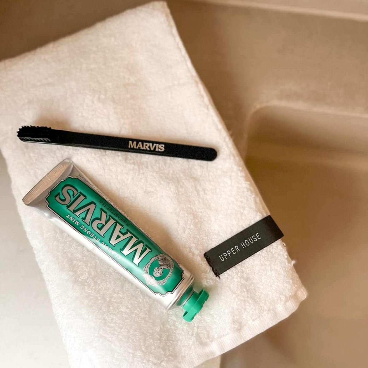 Marvis Classic Strong Mint Toothpaste - Image 3