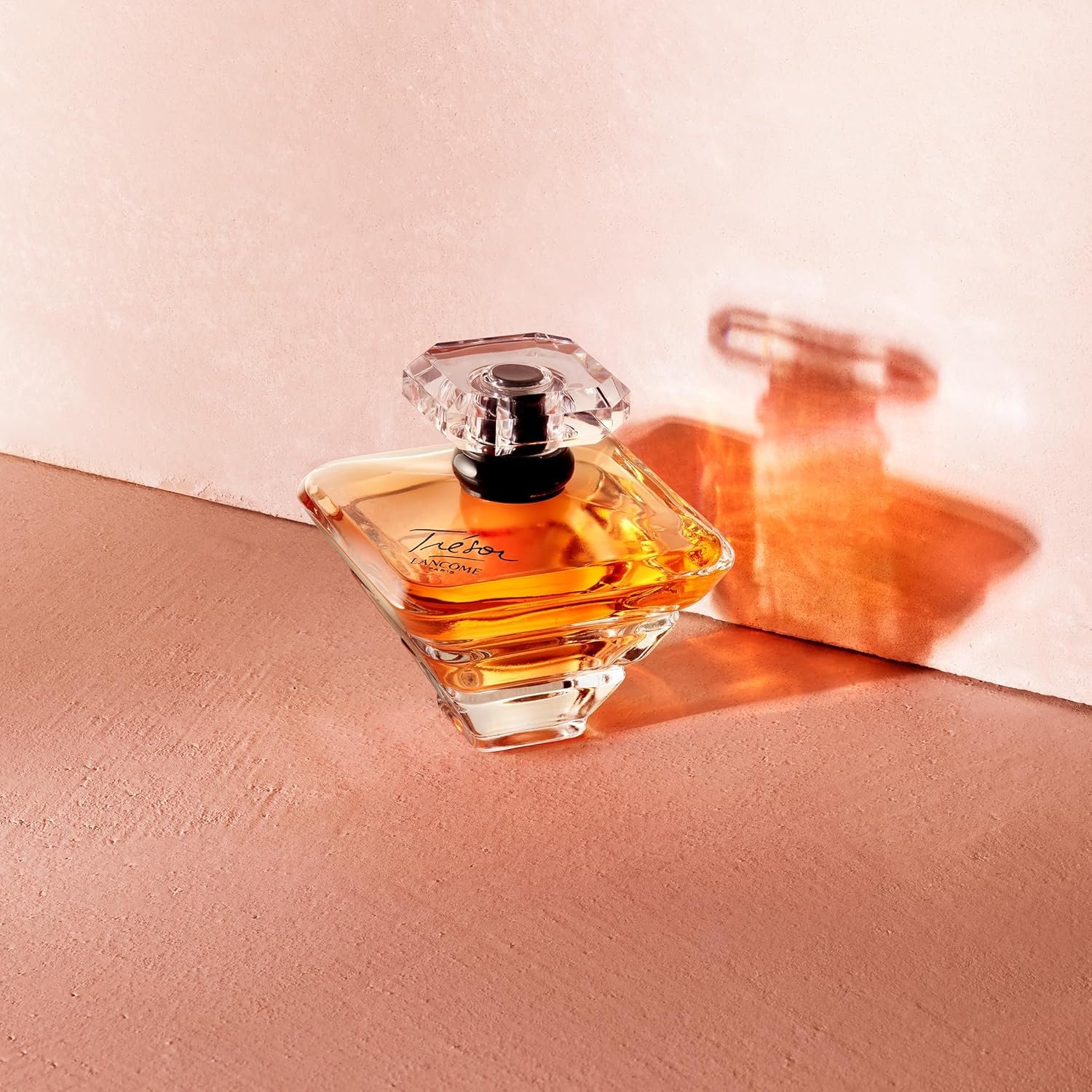 Lancôme Trésor Eau de Parfum - Long Lasting Fragrance with Notes of Rose, Lilac, Peach & Apricot Blossom - Elegant & Romantic Women's Perfume - Image 2