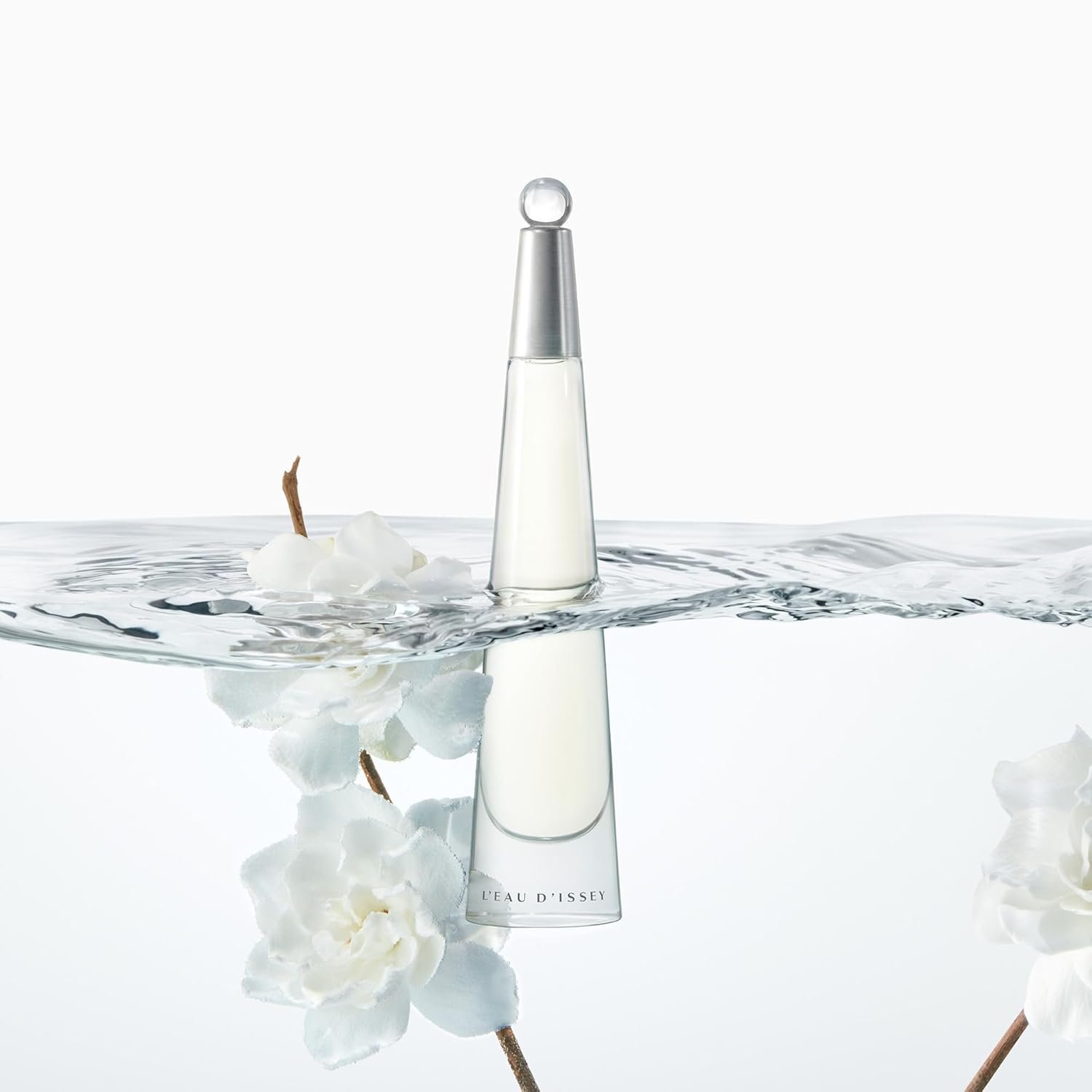 Issey Miyake L'Eau d'Issey Eau de Toilette - Fragrance for Women - Floral & Aquatic, Inspired by the Purity of Water - With Notes of White Flowers, Lotus Rose Accord & Precious Woods Accord - 3.4 oz - Image 3